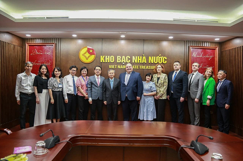 FinU to Plan to Launch Training Courses for Vietnamese Officials