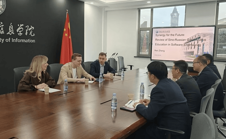 Financial University Develops Cooperation with Dalian Neusoft University of Information