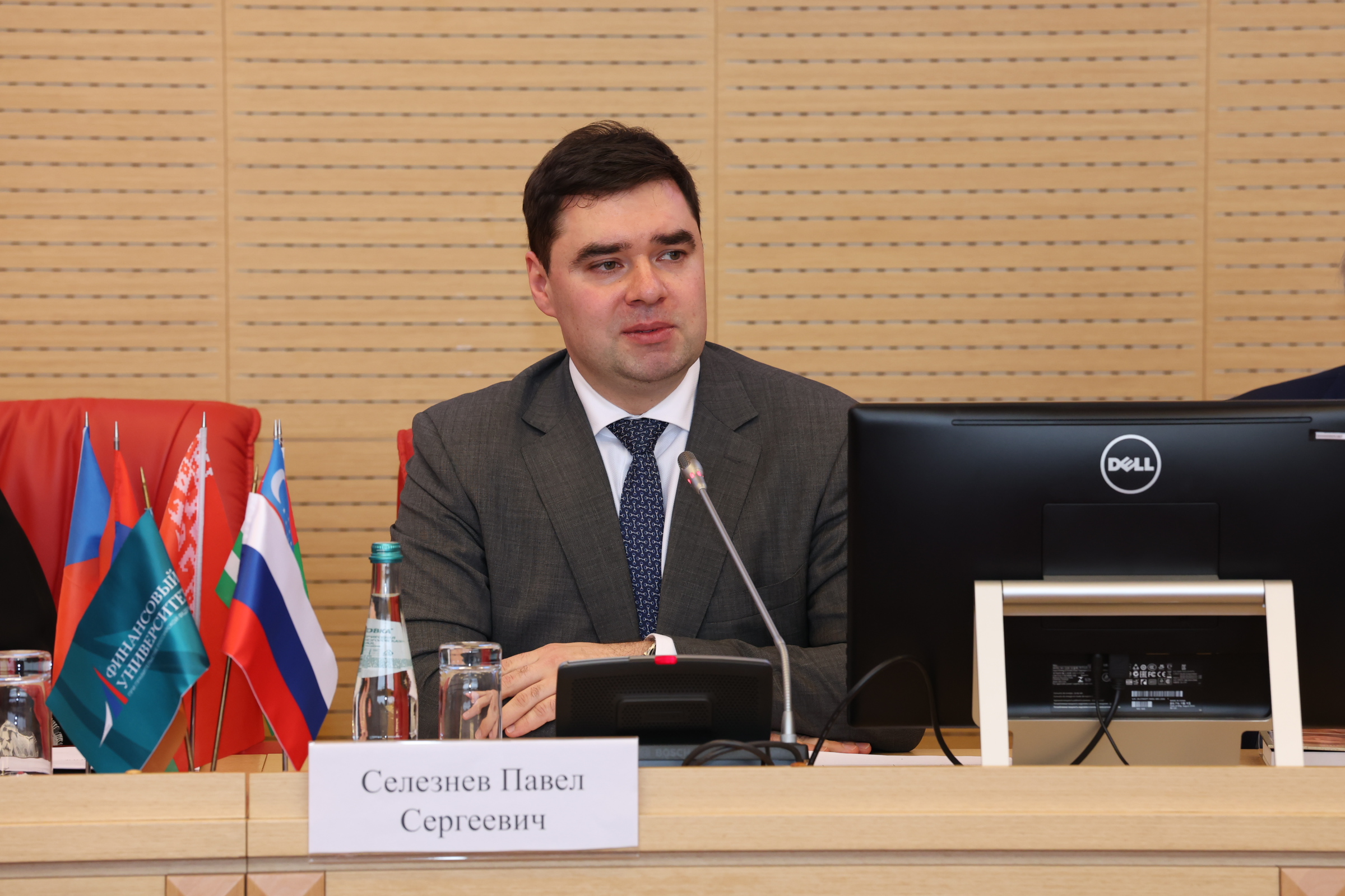 Cycles and Crises in Russia’s Socio-Economic Development Discussed at Financial University