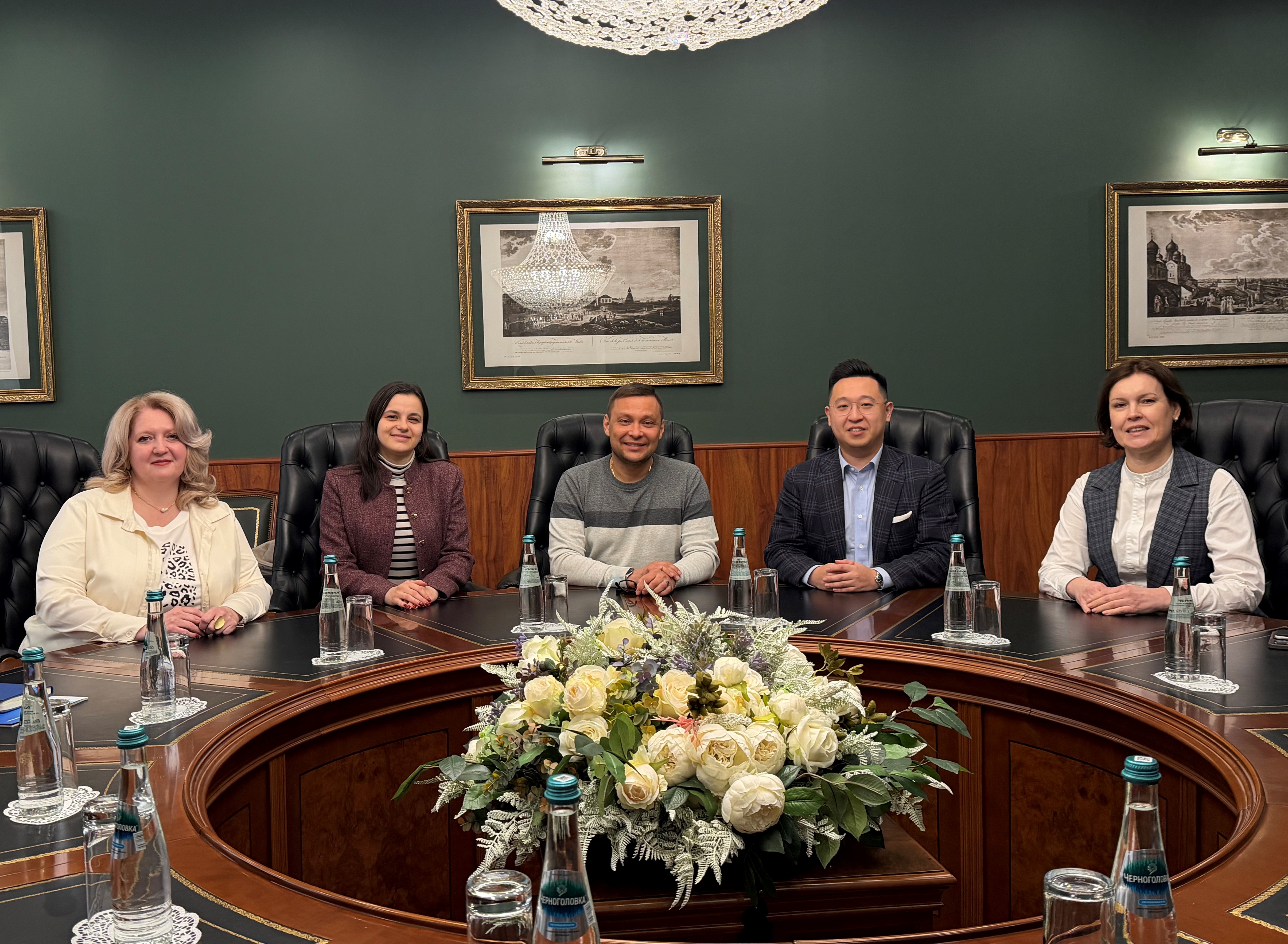 HANSHI GROUP delegation visit for academic exchange discussion