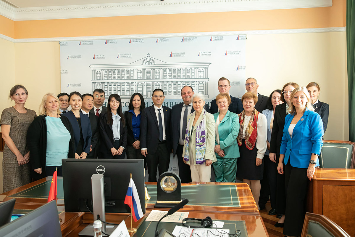 Strengthening Academic Cooperation: Russian-Chinese Scientific Seminar on Budgetary and Tax Policy Held at the Financial University